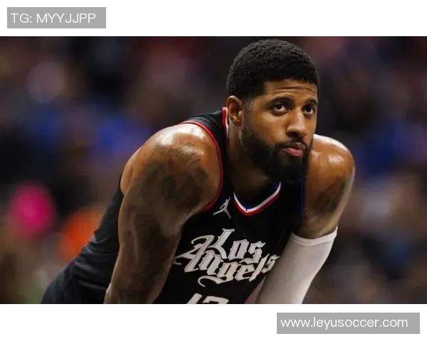 乔治半场表现稳定9投4中三分球命中率高达60贡献11分6篮板3助攻